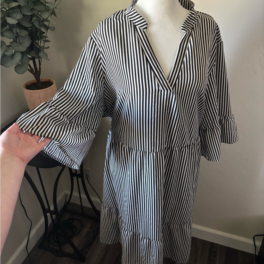 SHEIN Black and White Striped Top